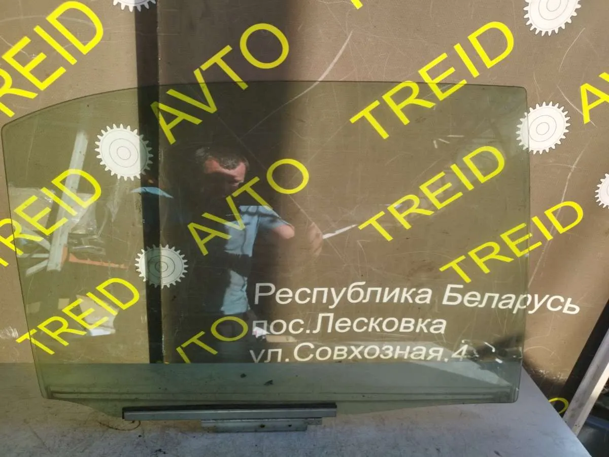 Стекло двери задней правой Toyota Prius 1 поколение