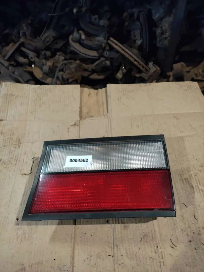 Фонарь крышки багажника правый Citroen Xantia 1 поколение