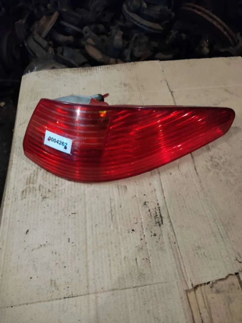 Фонарь задний правый Peugeot 607 1 поколение