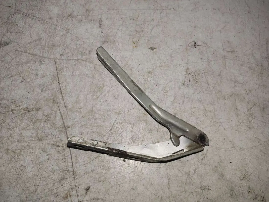 Петля капота правая Peugeot 206 1 поколение