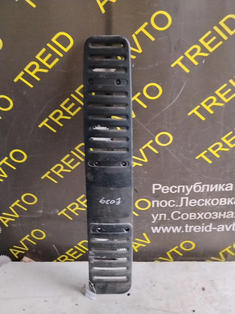 Накладка под фонарь правый Peugeot Boxer 1308470070