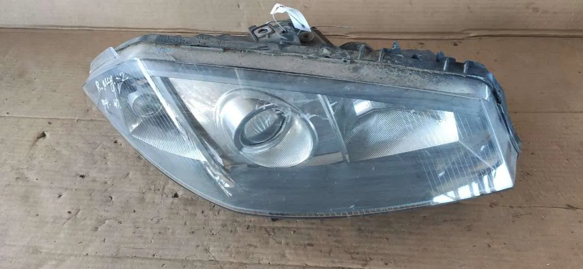 Фара передняя правая Renault Megane 2 поколение