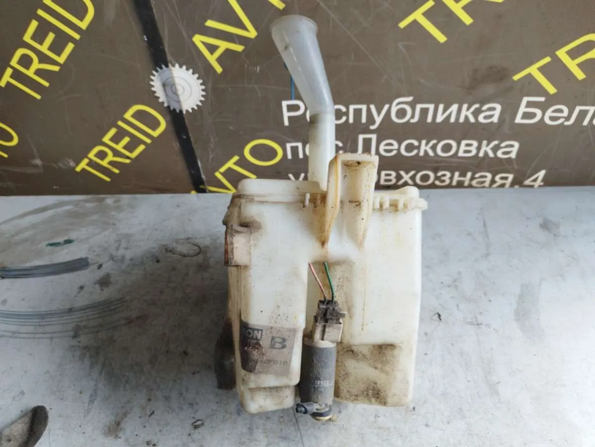 бачок омывателя Nissan Primera 2 поколение