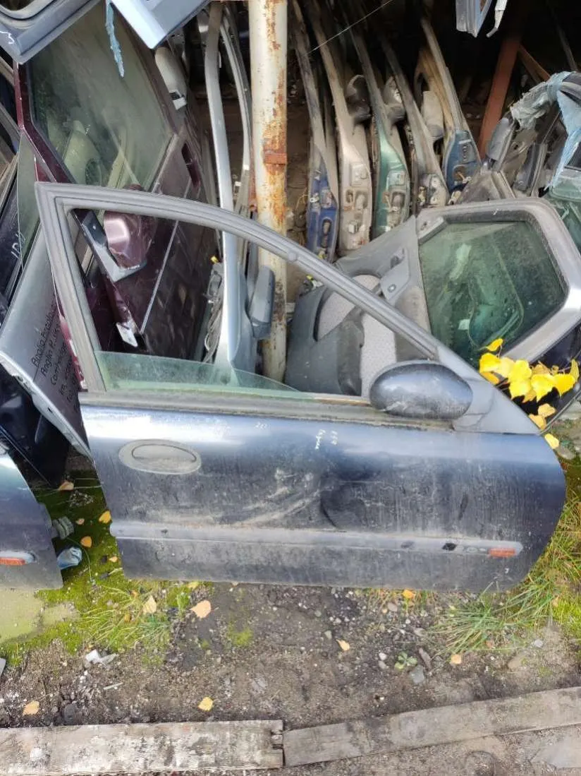Дверь передняя правая Renault Laguna 1 поколение
