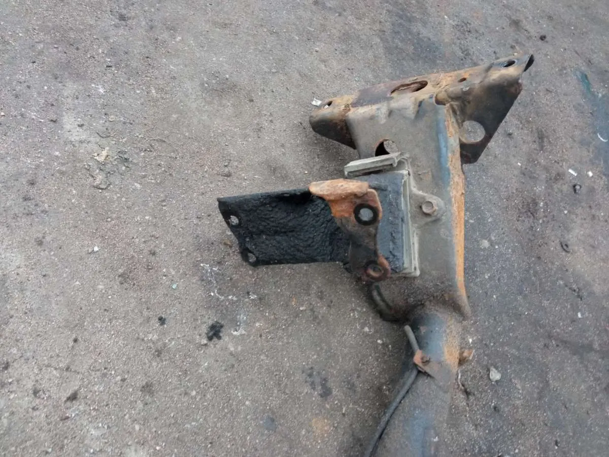 Подушка двигателя Nissan Serena C23