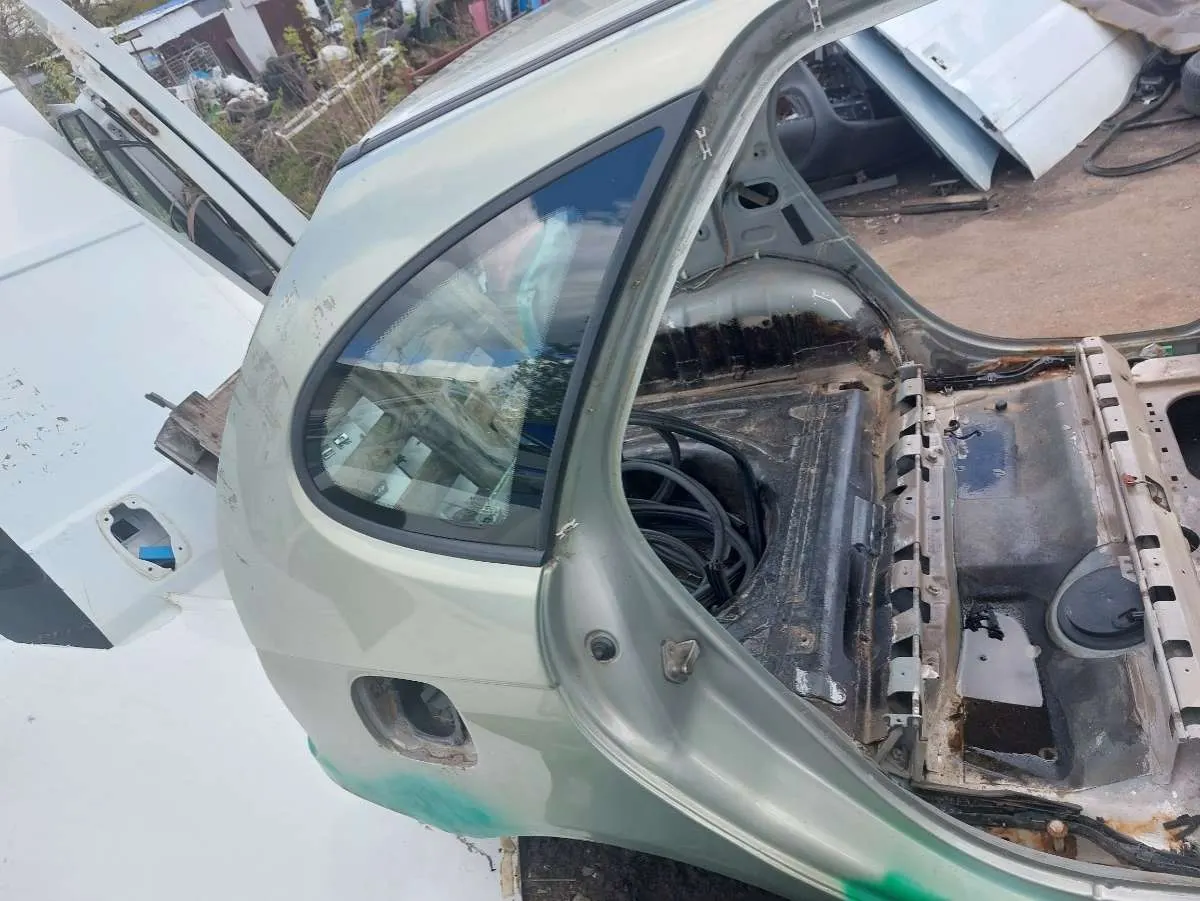 Четверть задняя правая Renault Scenic 1 поколение