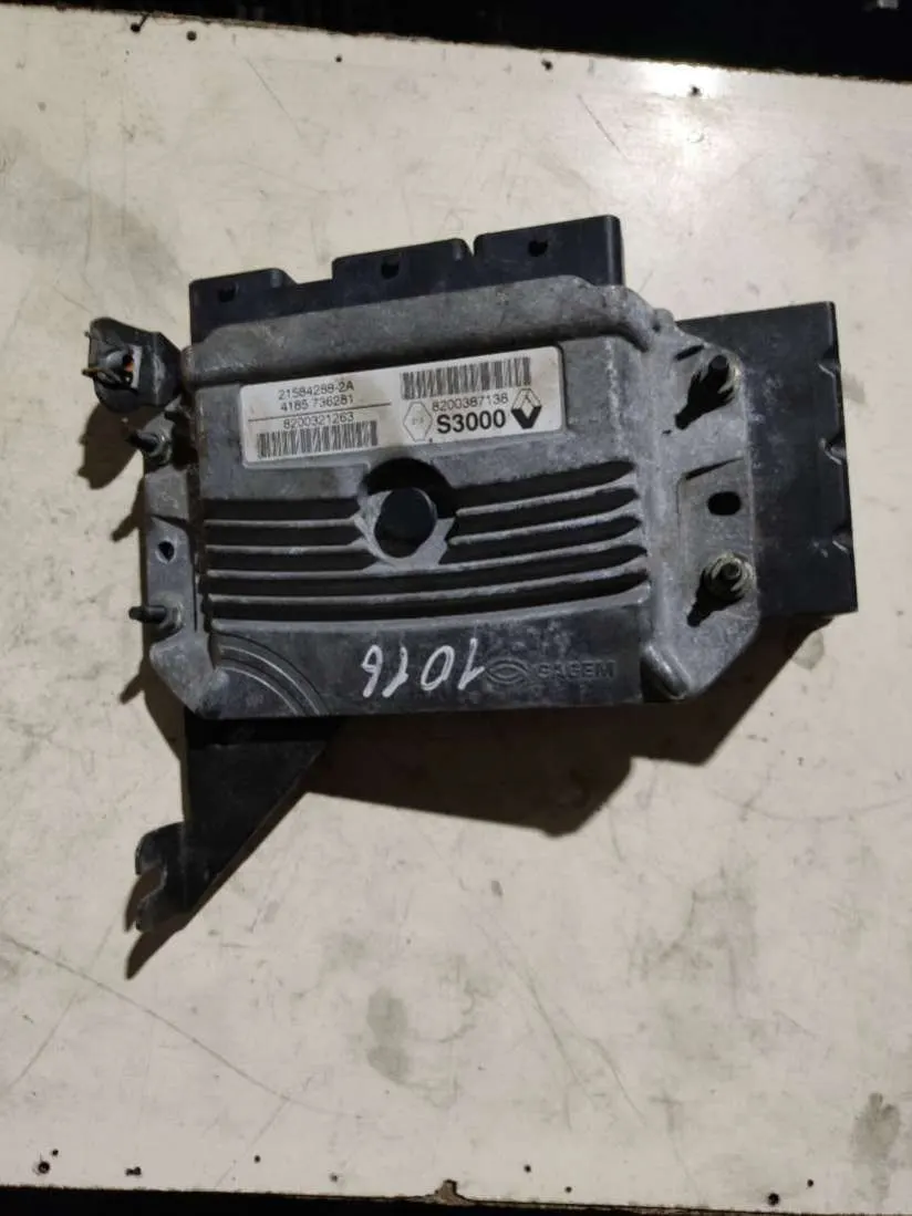 блок управления двигателем Renault Scenic 2 поколение 8200387138