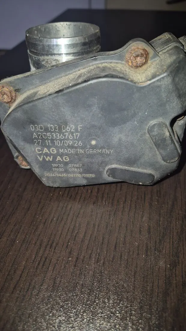 дроссельная заслонка Volkswagen Polo 5 поколение 03D133062F