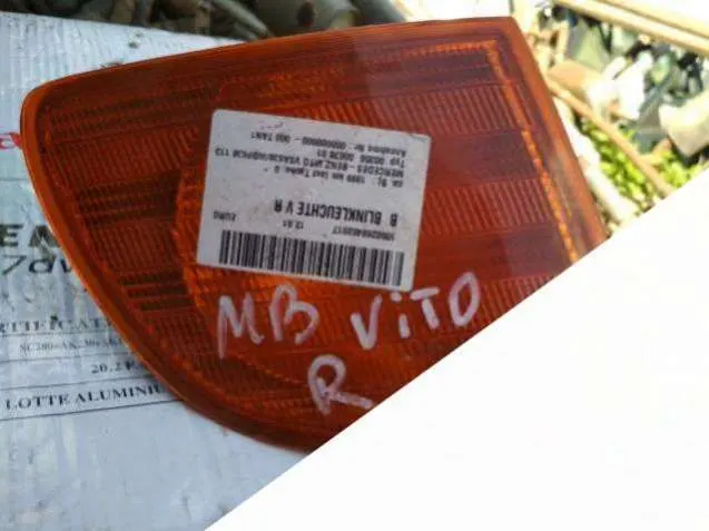 Поворотник правый Mercedes-Benz Vito W638