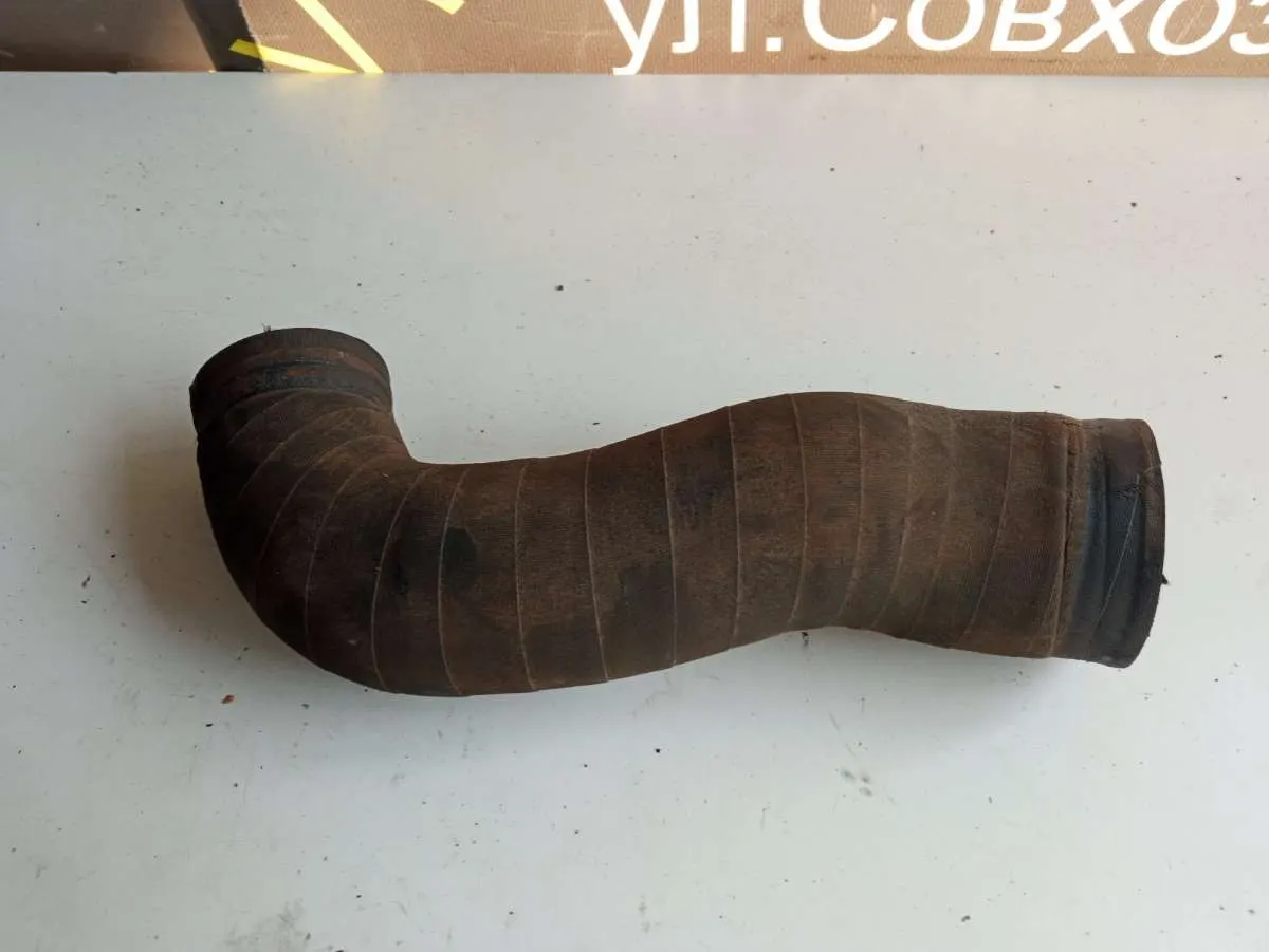 патрубок интеркулера Volvo V70 2 поколение 30636856
