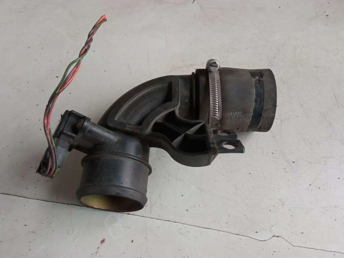 патрубок интеркулера Mercedes-Benz A1635011124