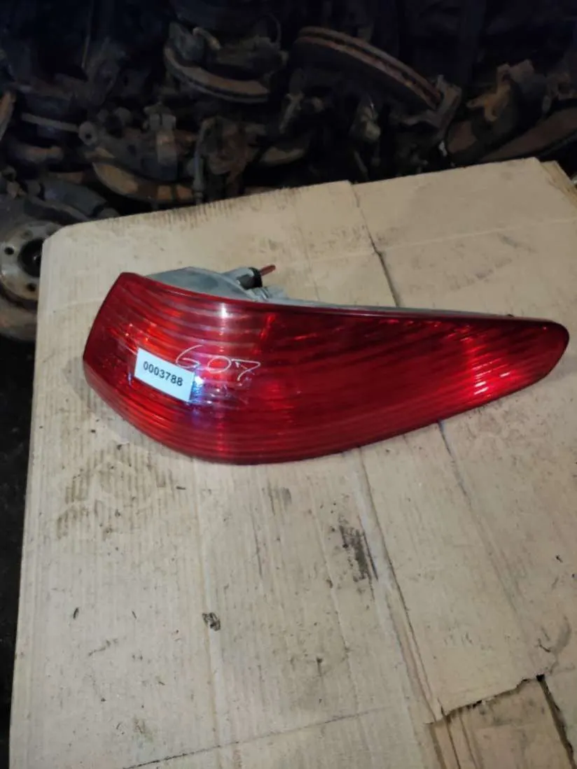 Фонарь задний правый Peugeot 607 1 поколение