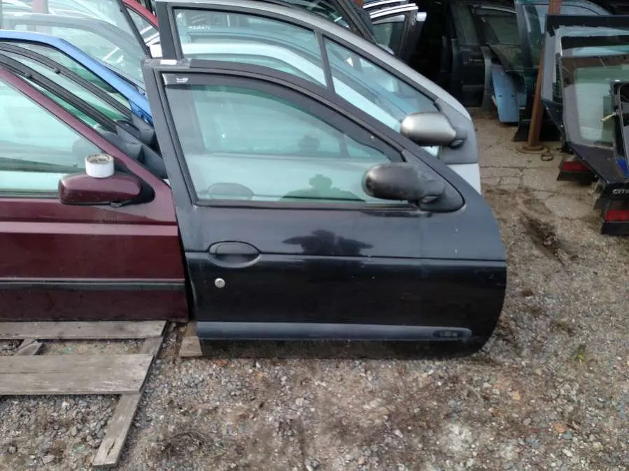 Дверь передняя правая Renault Megane 1 поколение