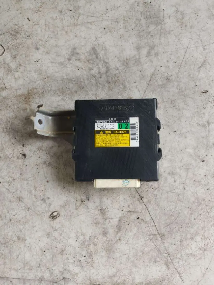 блок управления раздаточной коробки Toyota Sienna 3 поколение 89630-45020