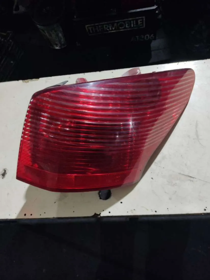 Фонарь задний правый Peugeot 407 1 поколение