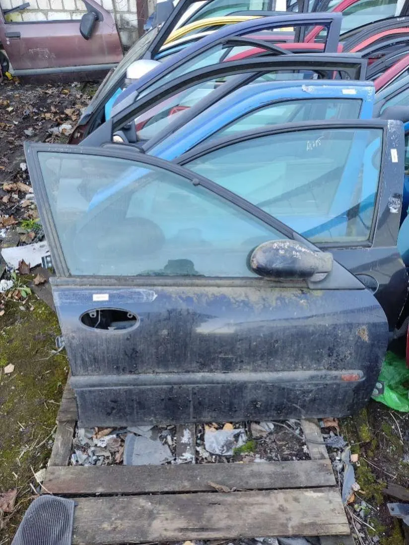 Дверь передняя правая Renault Laguna 1 поколение