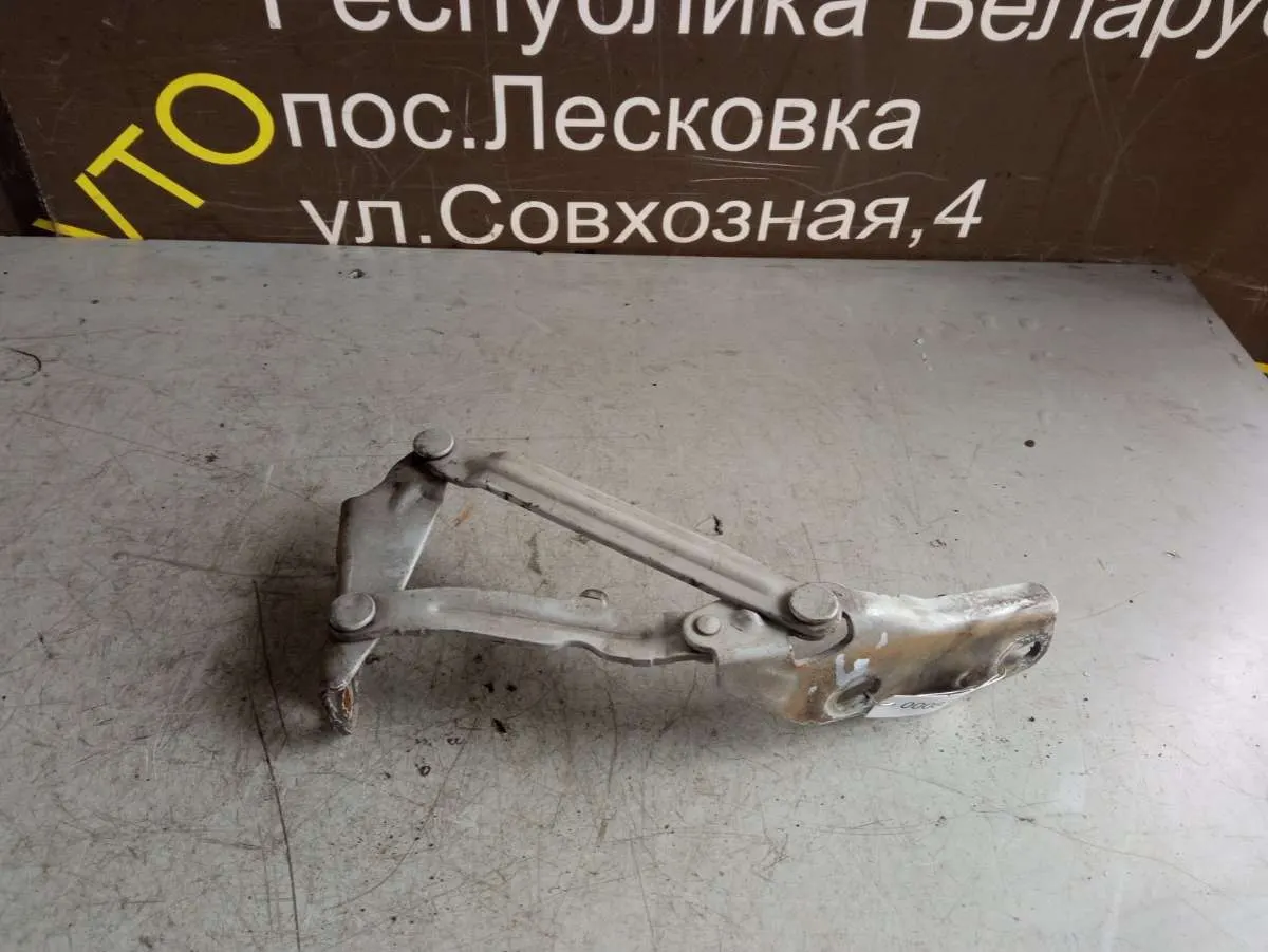 Петля капота левая Mercedes-Benz Sprinter