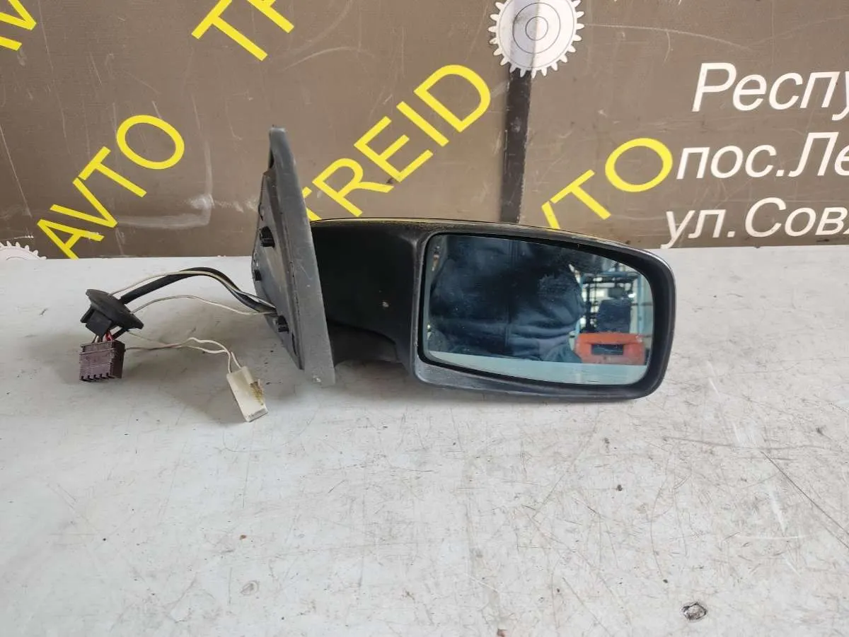 Зеркало правое Peugeot 605 1 поколение