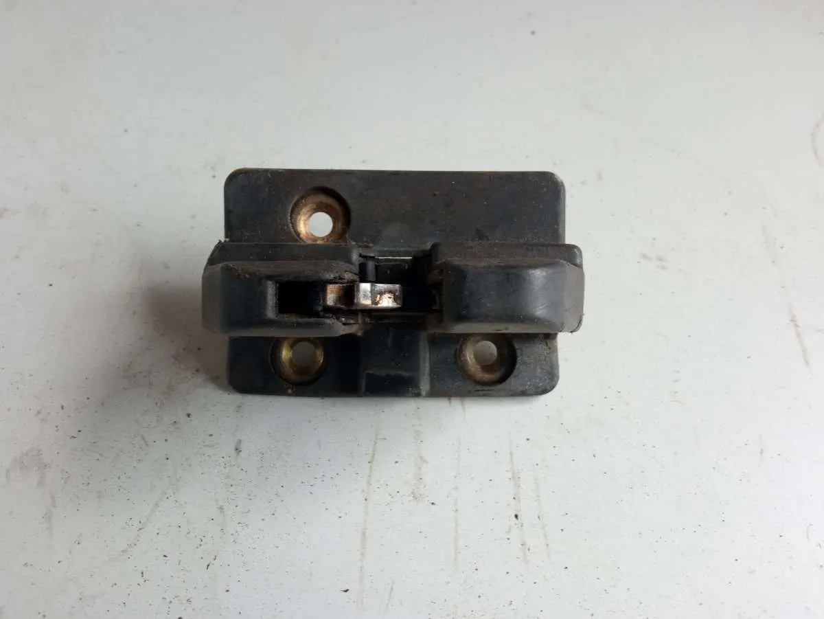 Замок крышки багажника Volkswagen Transporter T4 701827162
