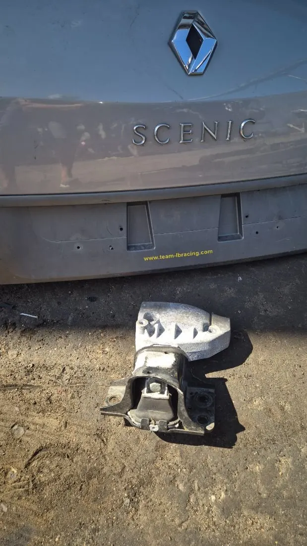Подушка двигателя Renault Scenic 2 поколение