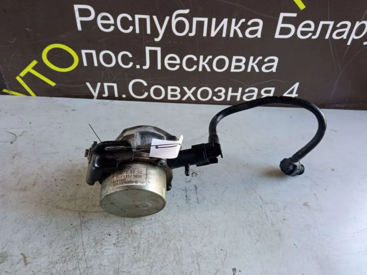 Насос вакуумный Renault Scenic 3 поколение 8201005306