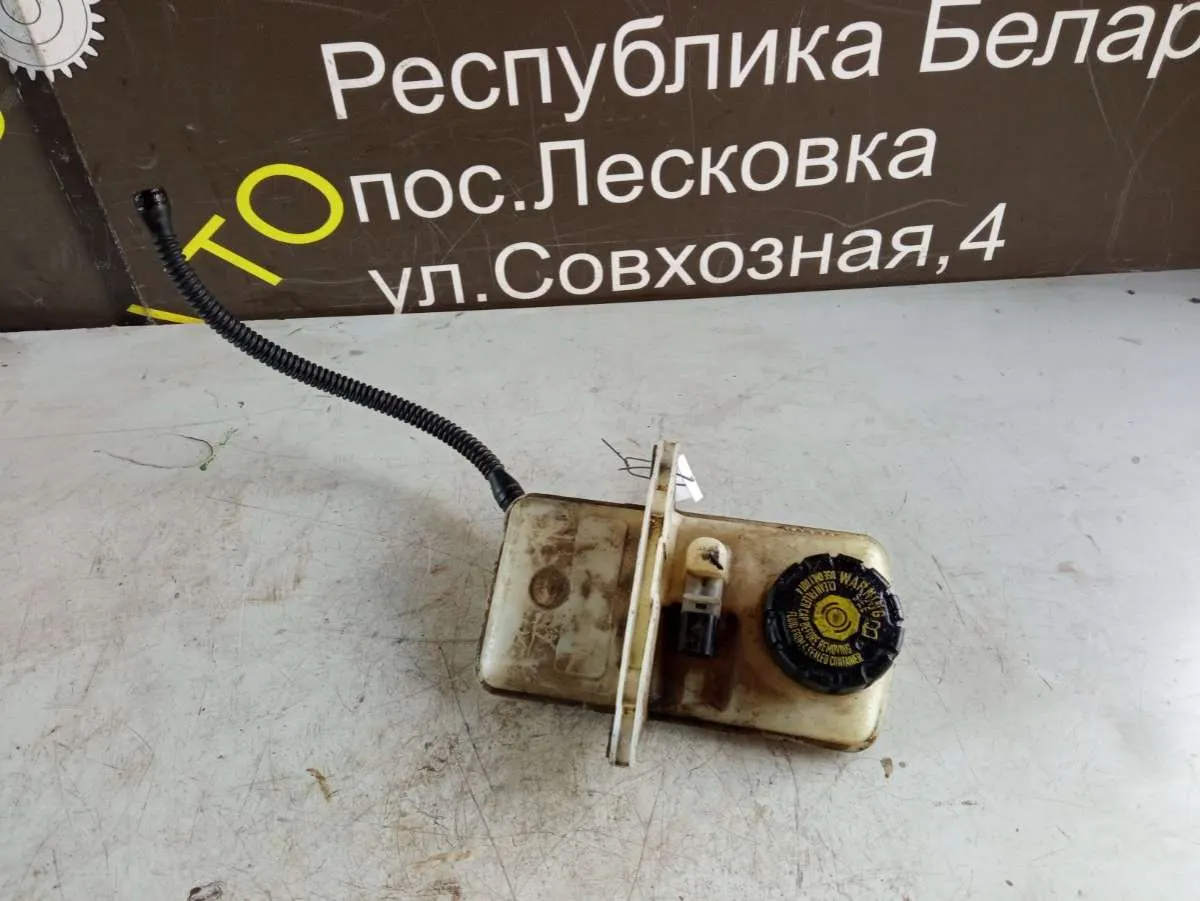 бачок тормозной жидкости Renault Scenic 3 поколение