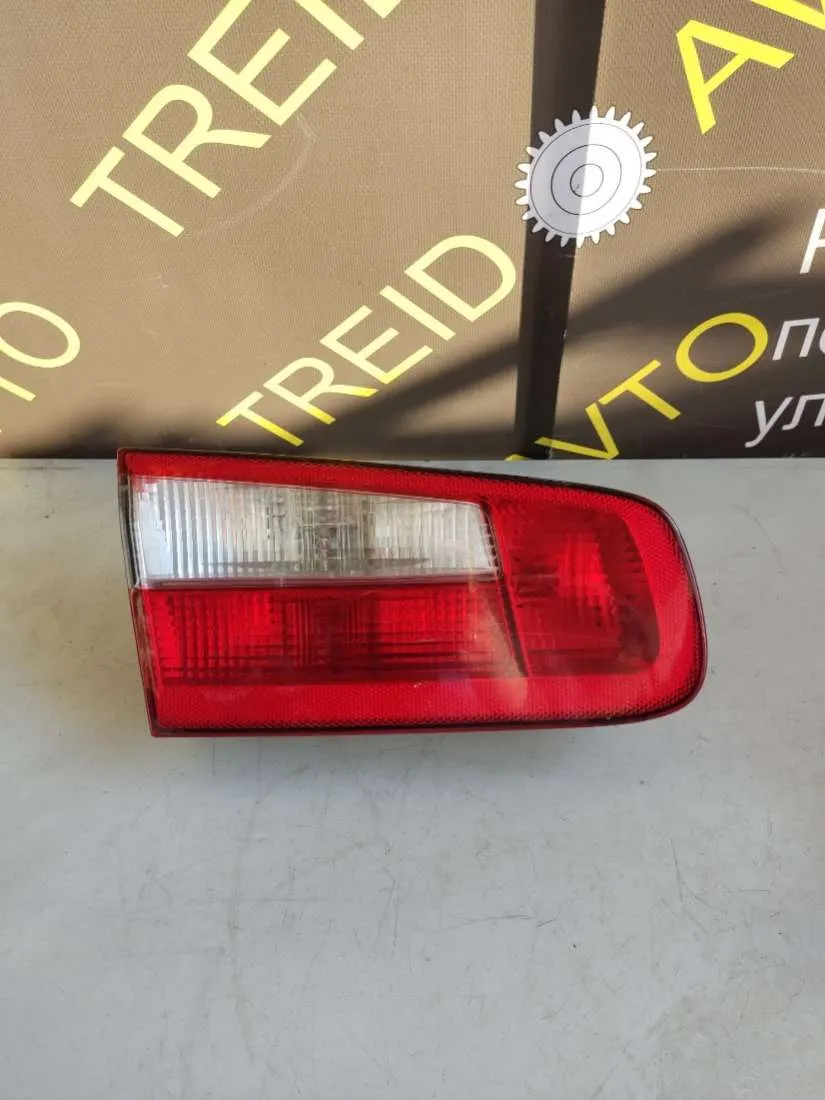Фонарь крышки багажника левый Renault Laguna 2 поколение