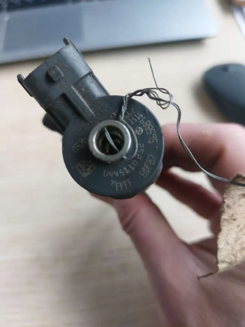 Форсунка бензиновая Peugeot 206 1 поколение 0445110252