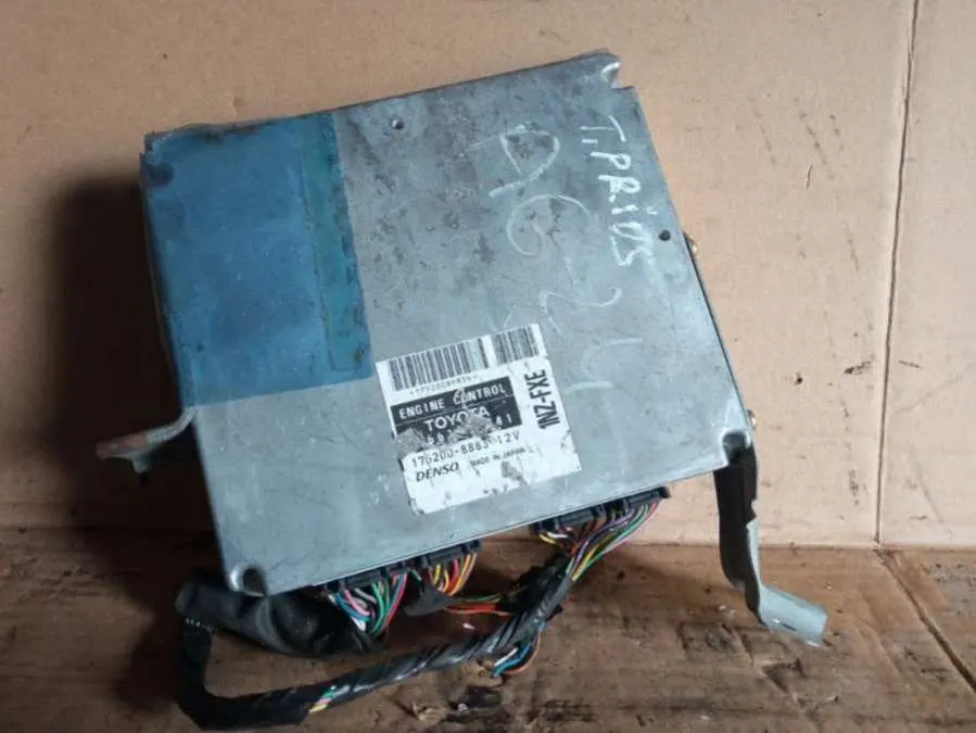 блок управления двигателем Toyota Prius 1 поколение 8966147041