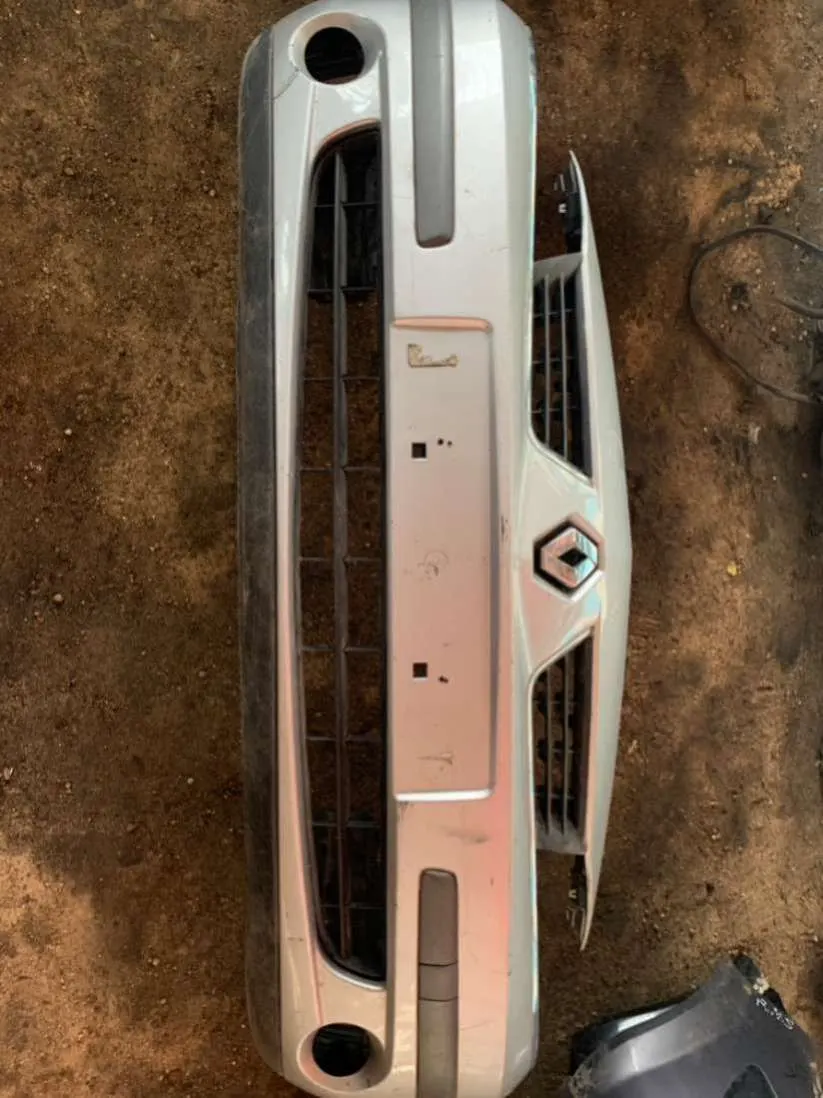 бампер передний Renault Laguna 2 поколение