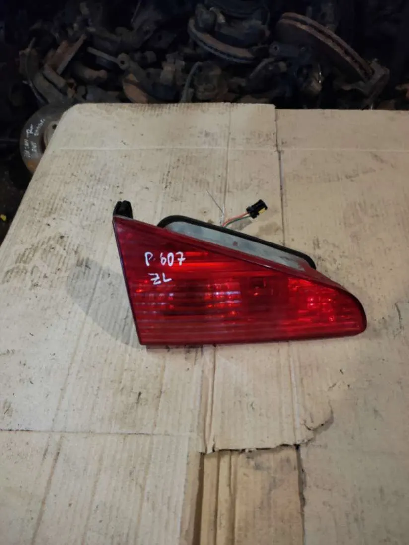 Фонарь крышки багажника левый Peugeot 607 1 поколение