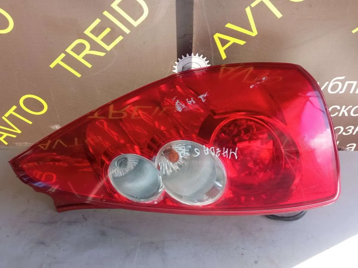 Фонарь задний правый Mazda 5 1 поколение