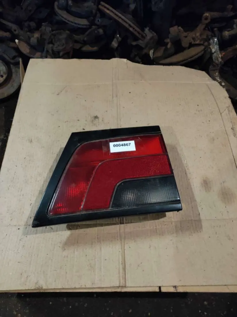 Фонарь крышки багажника правый Peugeot 806 221