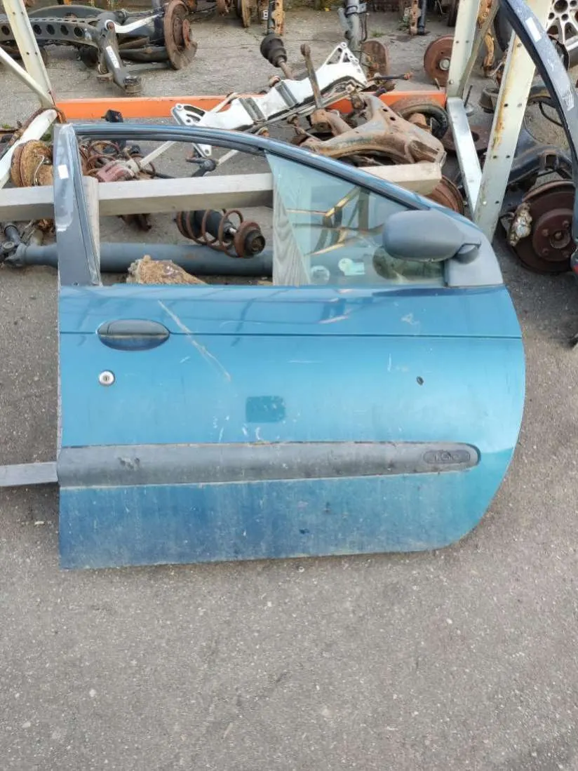 Дверь передняя правая Renault Scenic 1 поколение