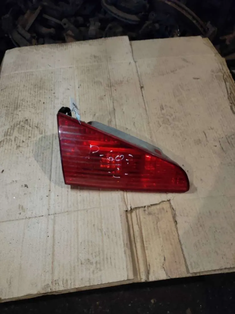 Фонарь крышки багажника левый Peugeot 607 1 поколение