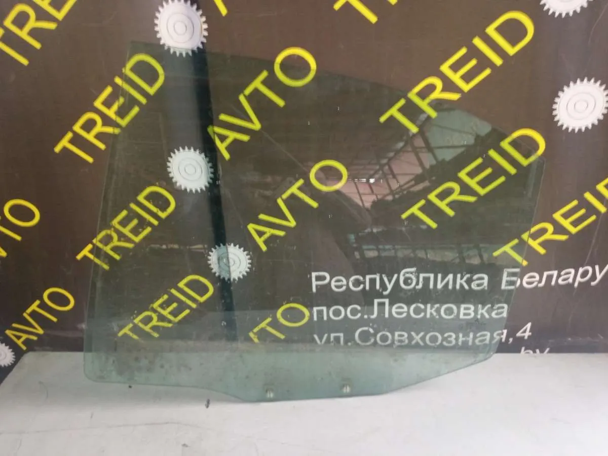 Стекло двери задней левой Mitsubishi Carisma 1 поколение