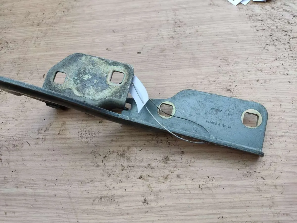 Петля капота правая Renault Scenic 1 поколение