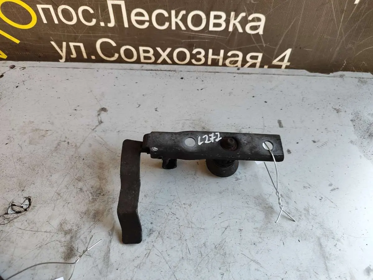 замок капота Mercedes-Benz Sprinter