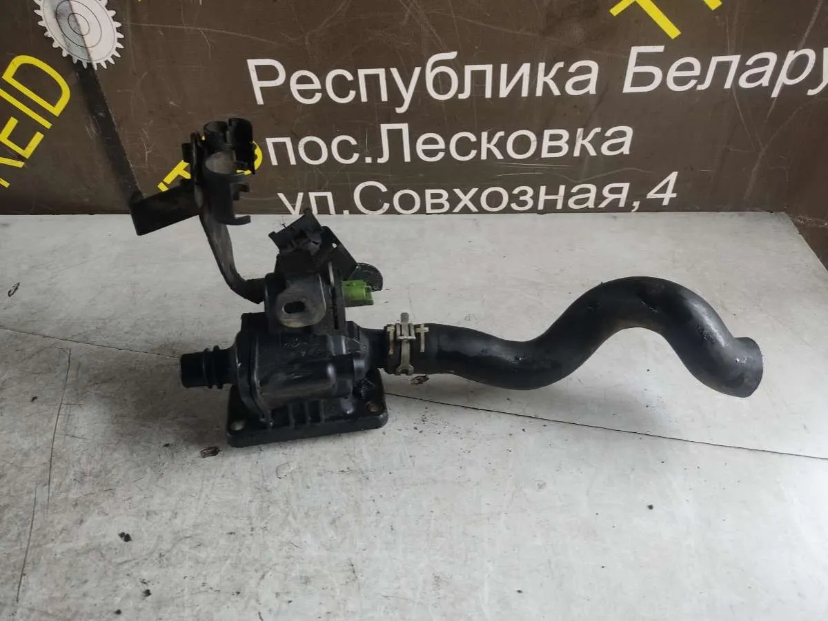 корпус термостата Peugeot 206 1 поколение 9654393880