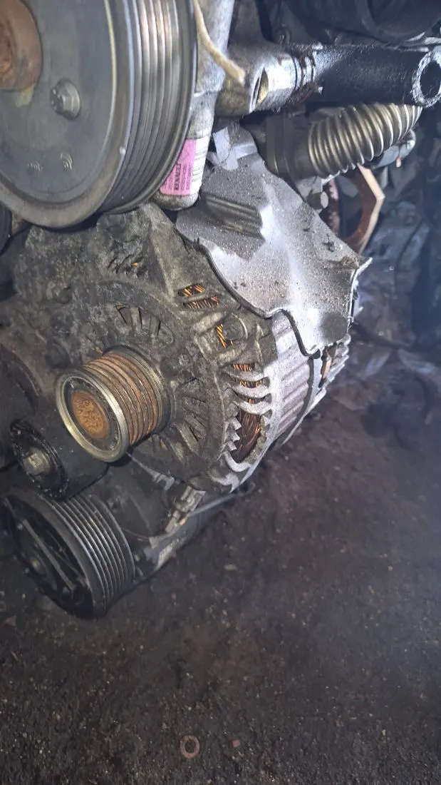 Болт генератора Renault Laguna 3 поколение