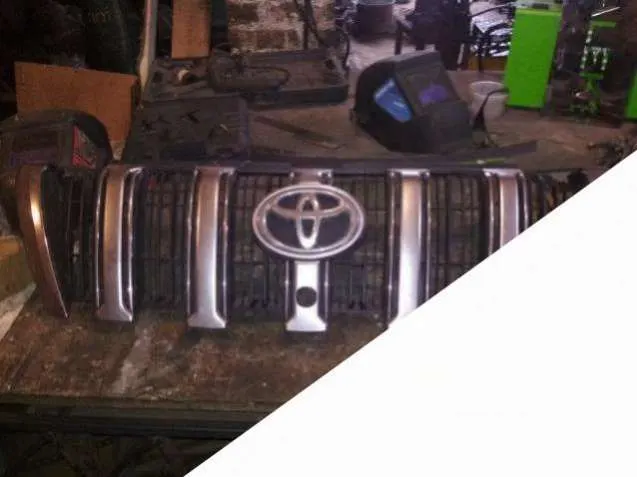 решетка радиатора Toyota Land Cruiser 200 Series [рестайлинг]