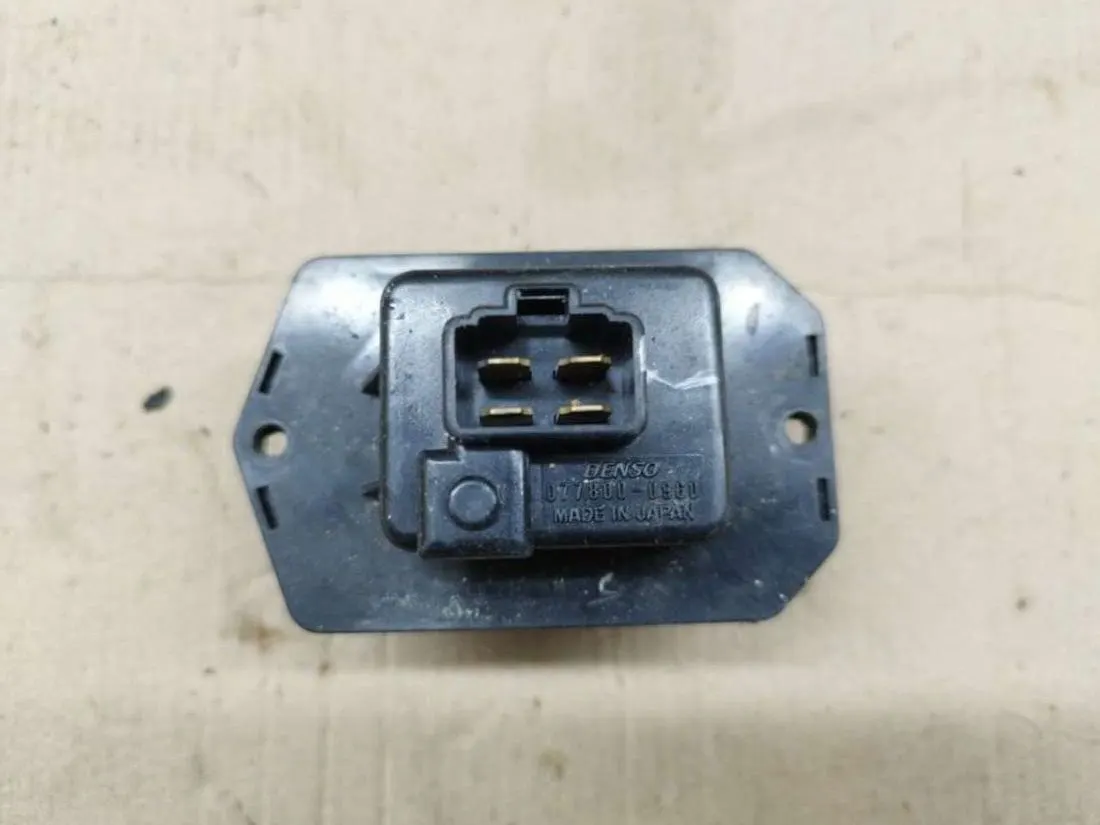 разъем на сопротивление печки Honda CR-V 3 поколение 0778000960