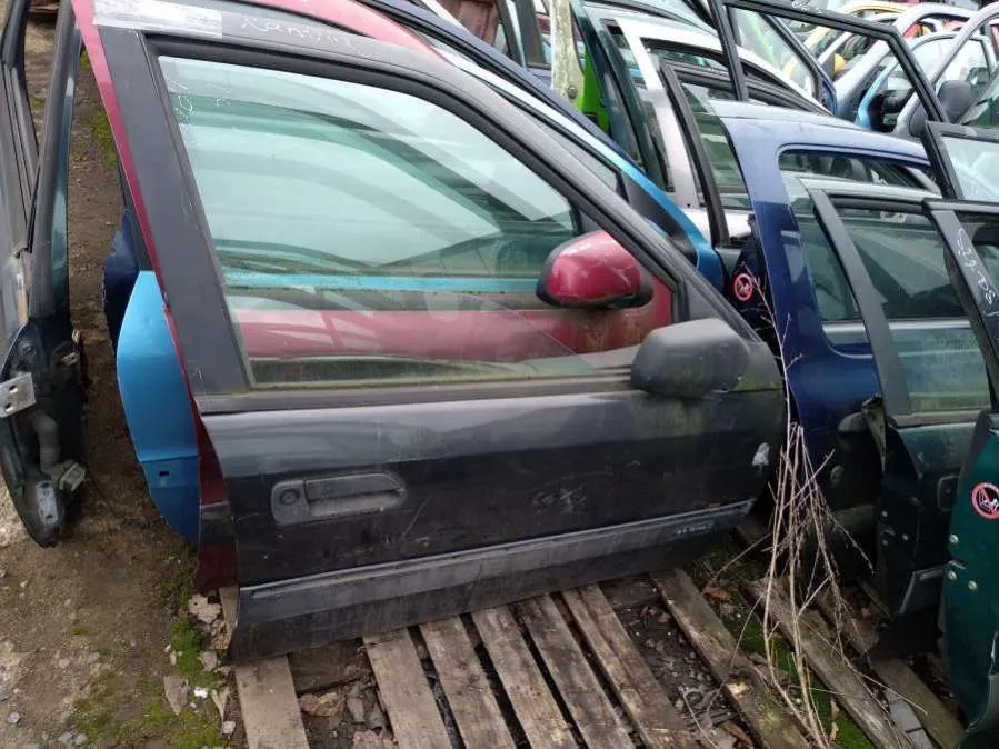 Дверь передняя правая Citroen Xantia 1 поколение