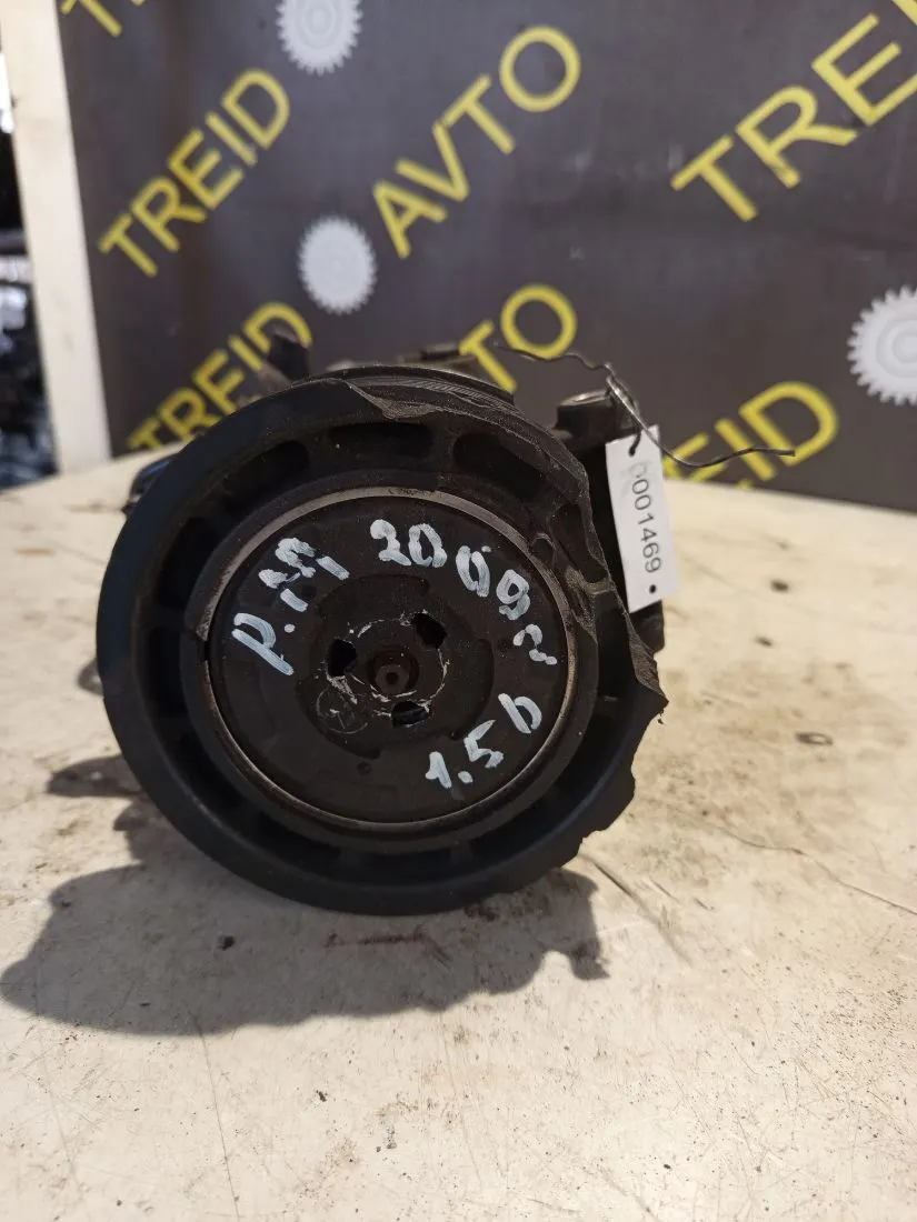 компрессор кондиционера Renault Megane 3 поколение 8200939386A