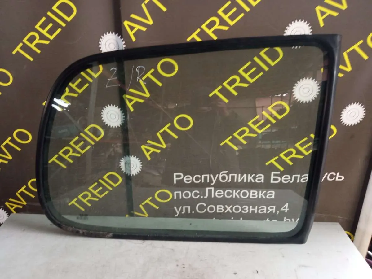 Стекло кузовное боковое правое Nissan Serena C23