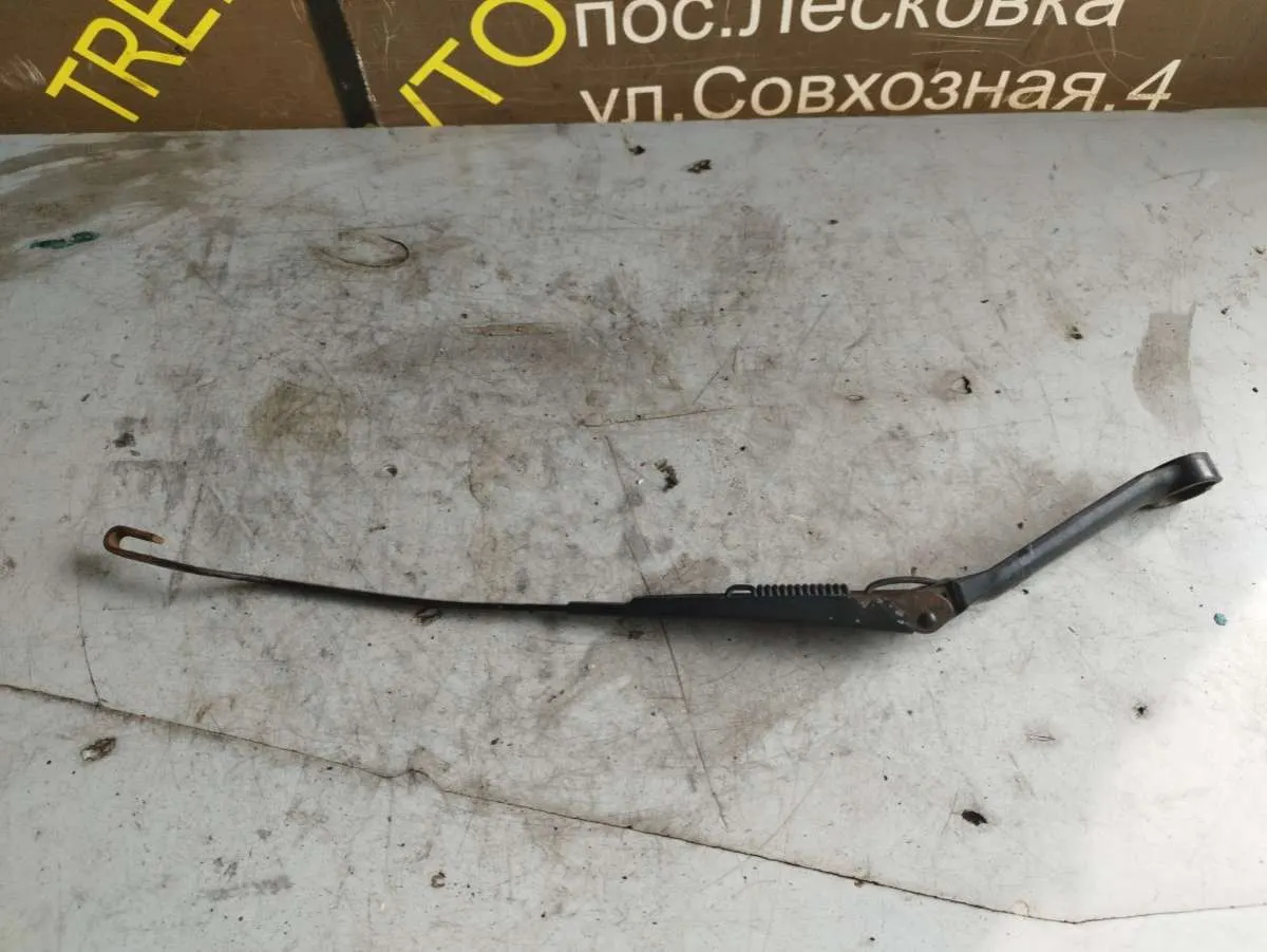 Щеткодержатели (поводок стеклоочистителя, дворник) Nissan Primera 1 поколение