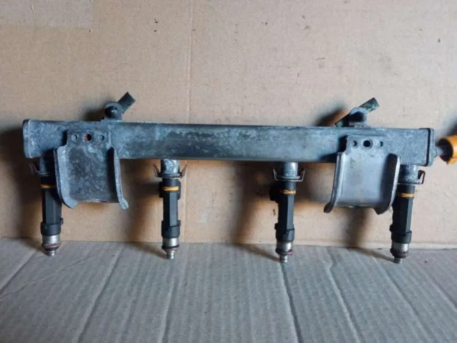 Форсунка бензиновая Mazda 3 BK 0258158103