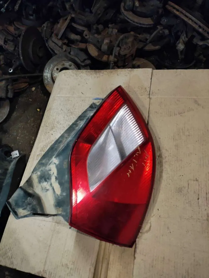 Фонарь задний левый Renault Megane 2 поколение