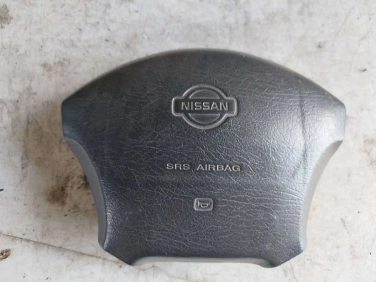 подушка безопасности водителя Nissan Primera 1 поколение