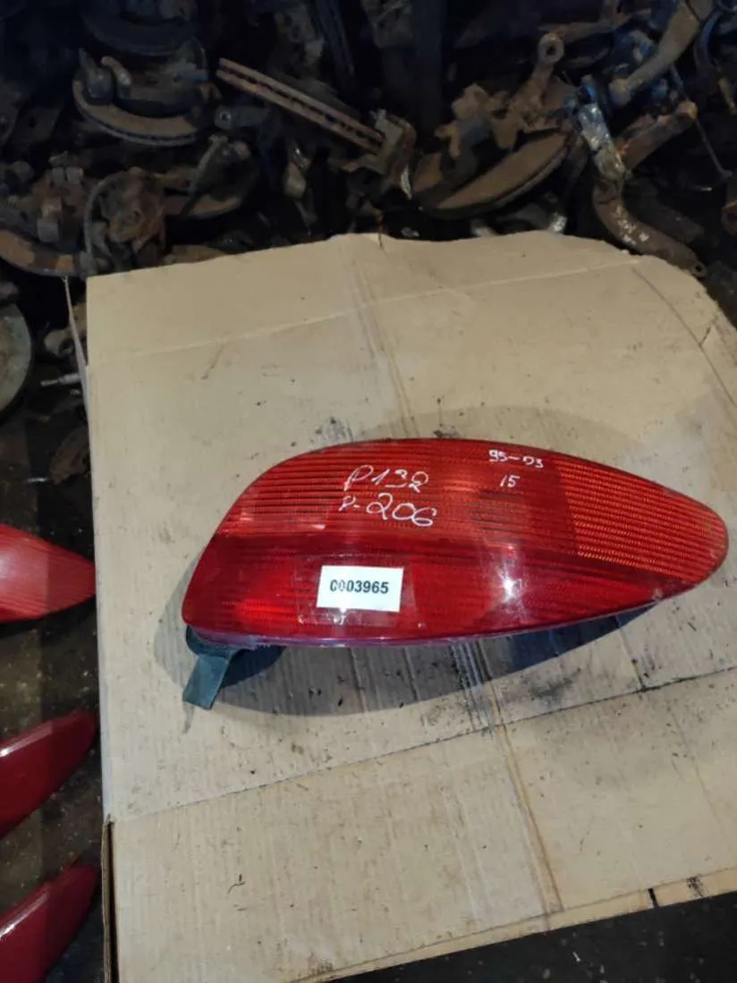 Фонарь задний правый Peugeot 206 1 поколение